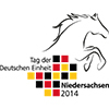 Logo kleine Würfel in den Farben schwarz rot gold und stilisierter Pferd sowie Schriftzug Tag der Deutschen Einheit Niedersachsen 2014