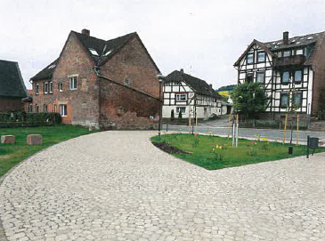 Lenne, Dorf, Dorfplatz